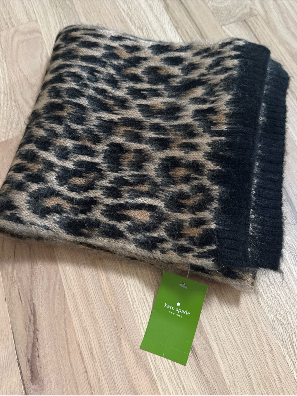 KATE SPADE New York Acrylic Knit Leopard Scarf NWT Super Soft XL Winter - Picture 2 of 5